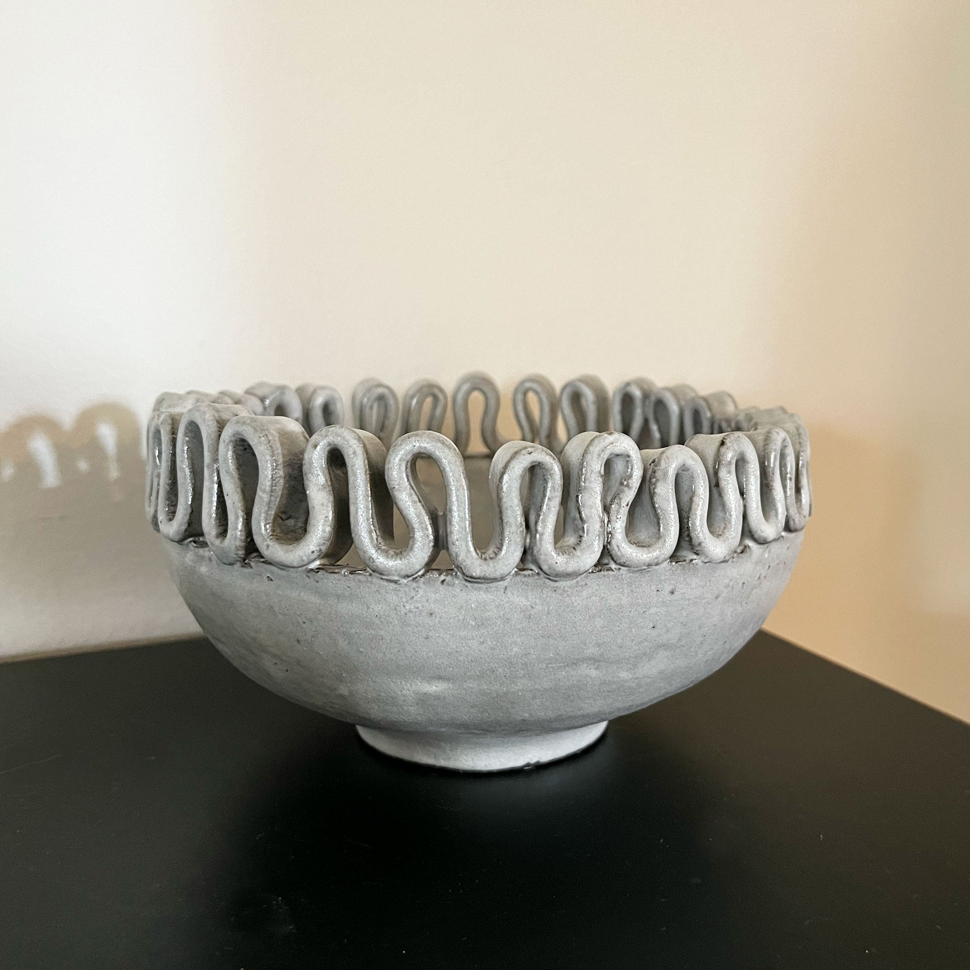 SALTO-ribbonbowlgrey-3 Ribbon Top Bowl - Grey - Image 1