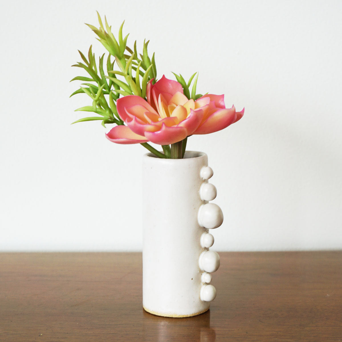 Salto-dotbudvase3 Beaded Bud Vase - Image 1