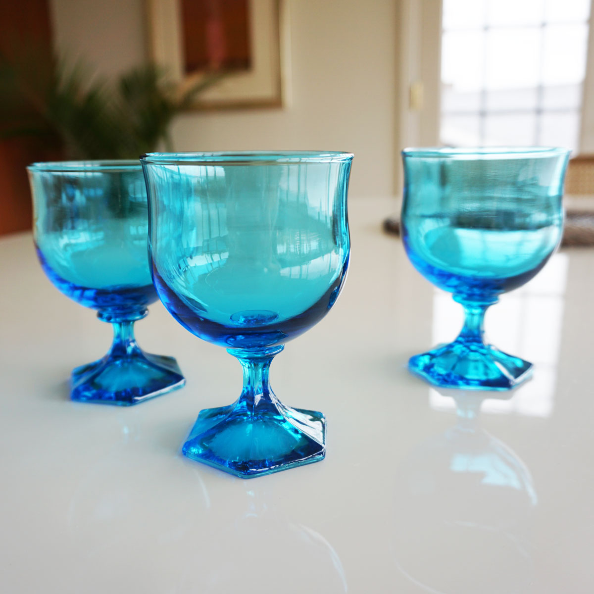 Salto_bluegoblet1 Set of 5 Turquoise Glass Goblets - Image 1