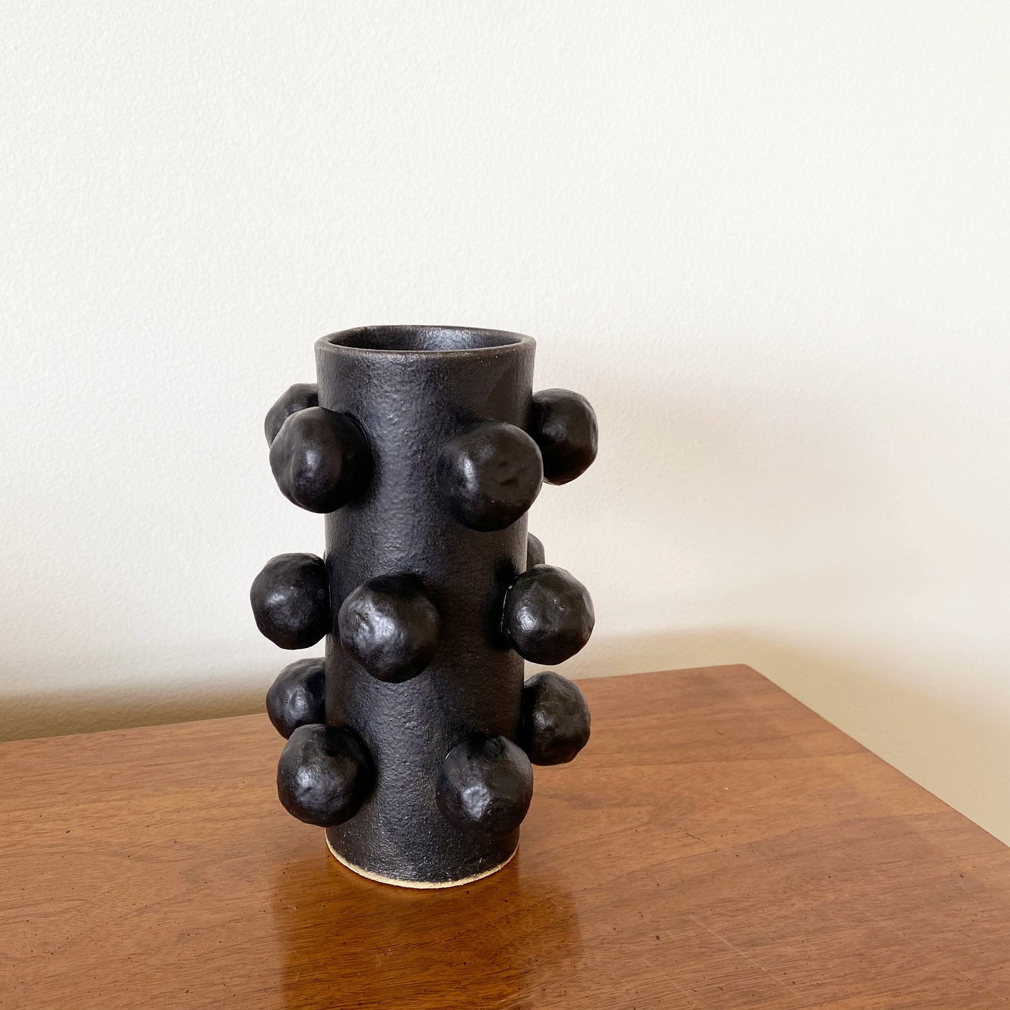 salto-blackbobble-3 Bobble Vase - Black - Image 1