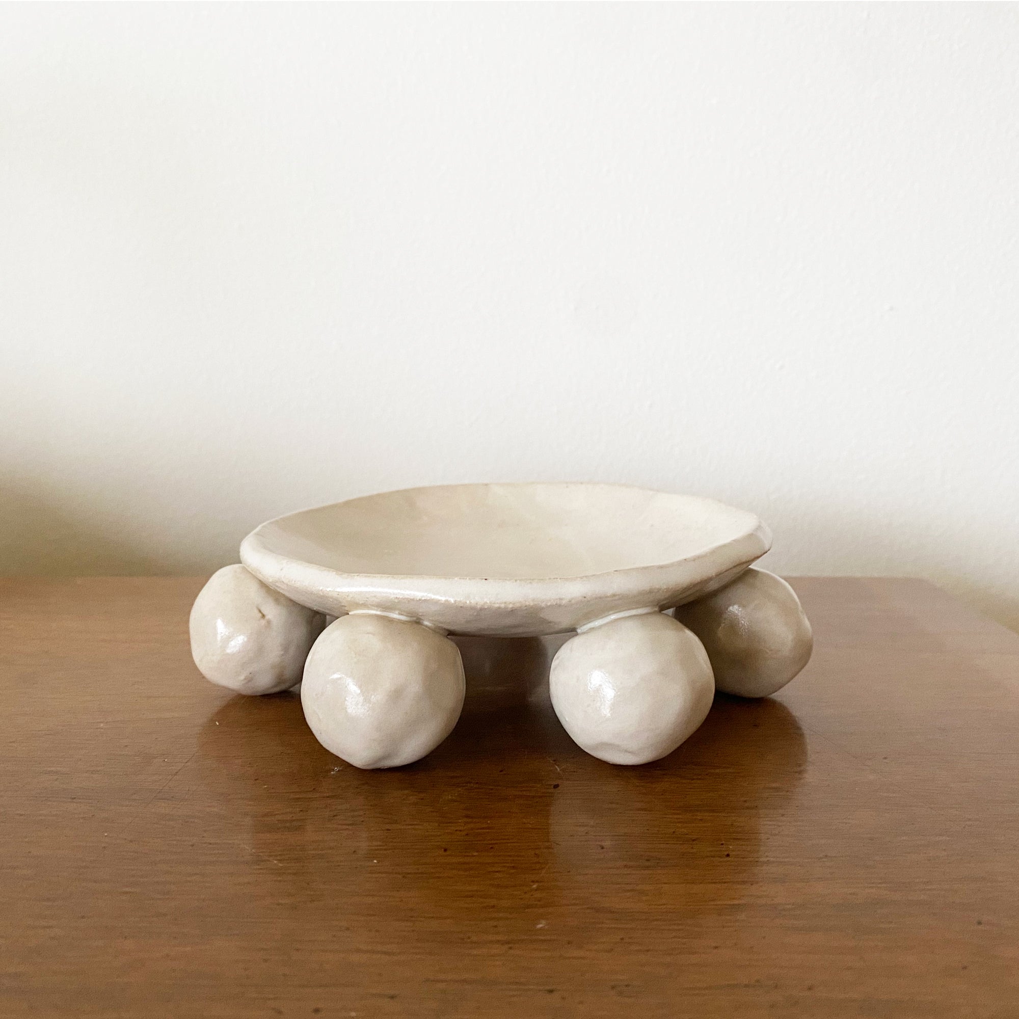 salto-bobblefootdish-3 Bobble Footed Dish - White - Image 1
