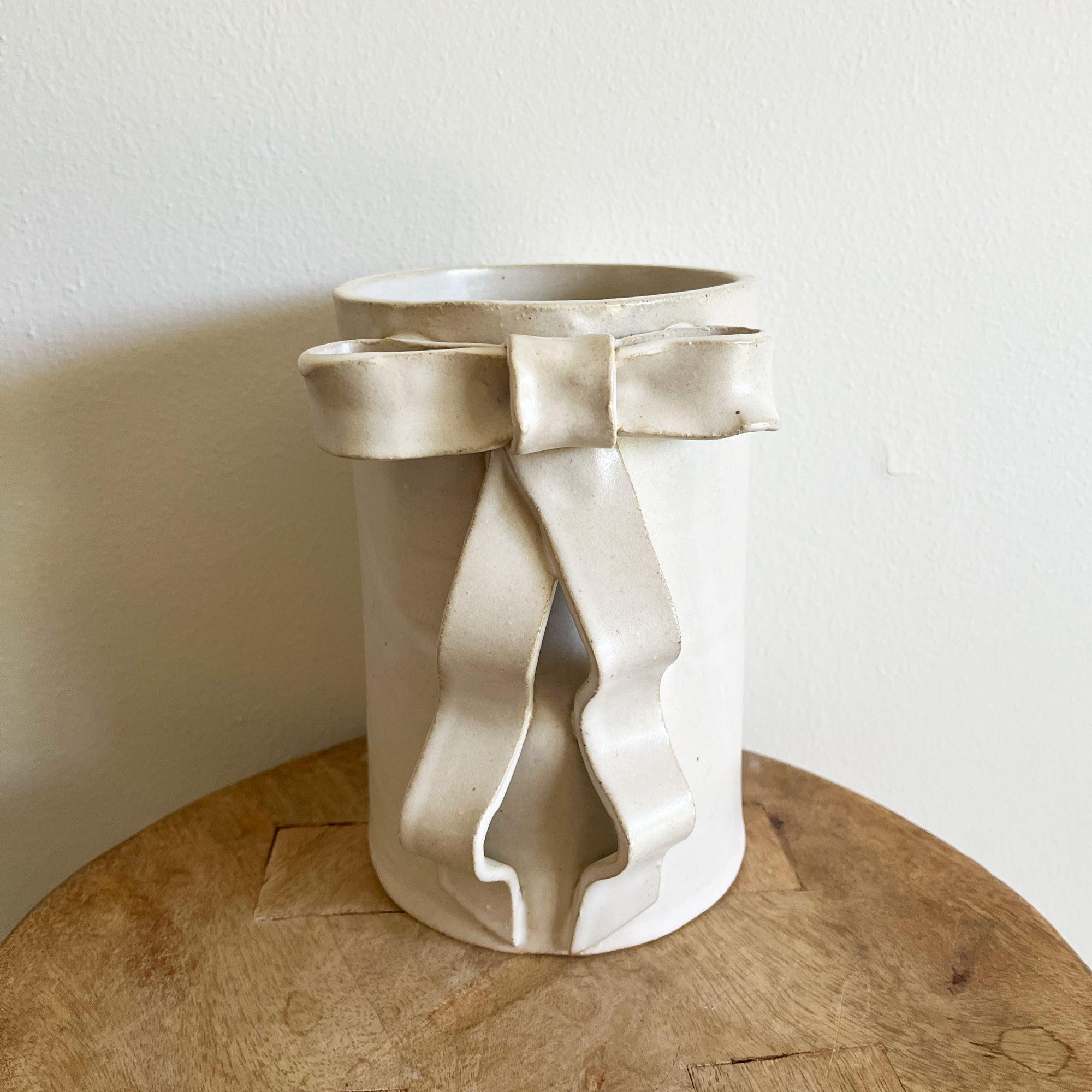 salto-bowvase1 OOPS! Ribbon Bow Vase - Large - Image 1