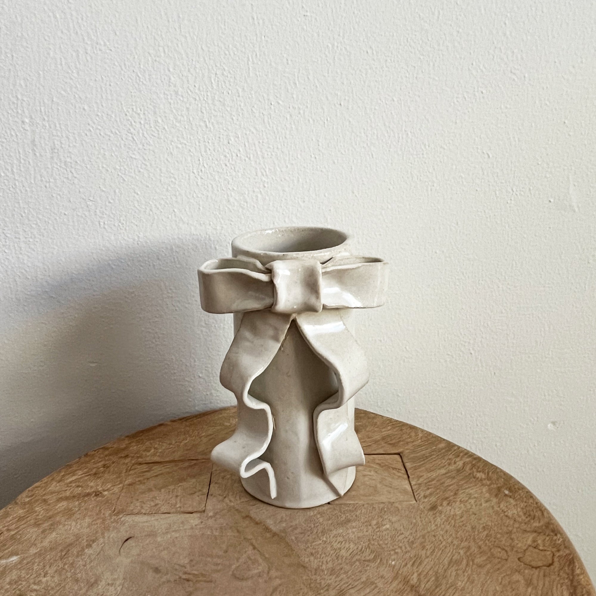 salto-bowvasesmall WHOLESALE Ribbon Bow Vases - Image 1