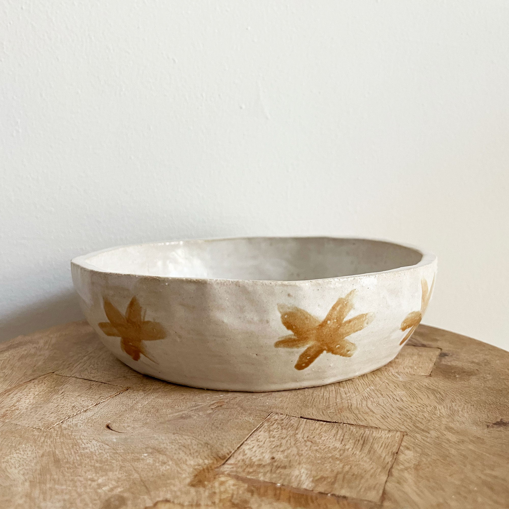 salto-brownstars4 Stars Bowl - Brown & White - Image 1