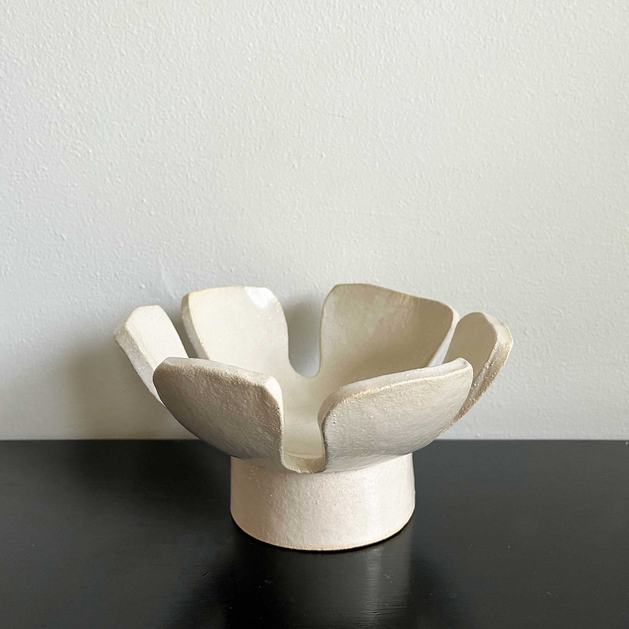 salto-cloverped4 Deep Grooves Pedestal Dish - Image 1