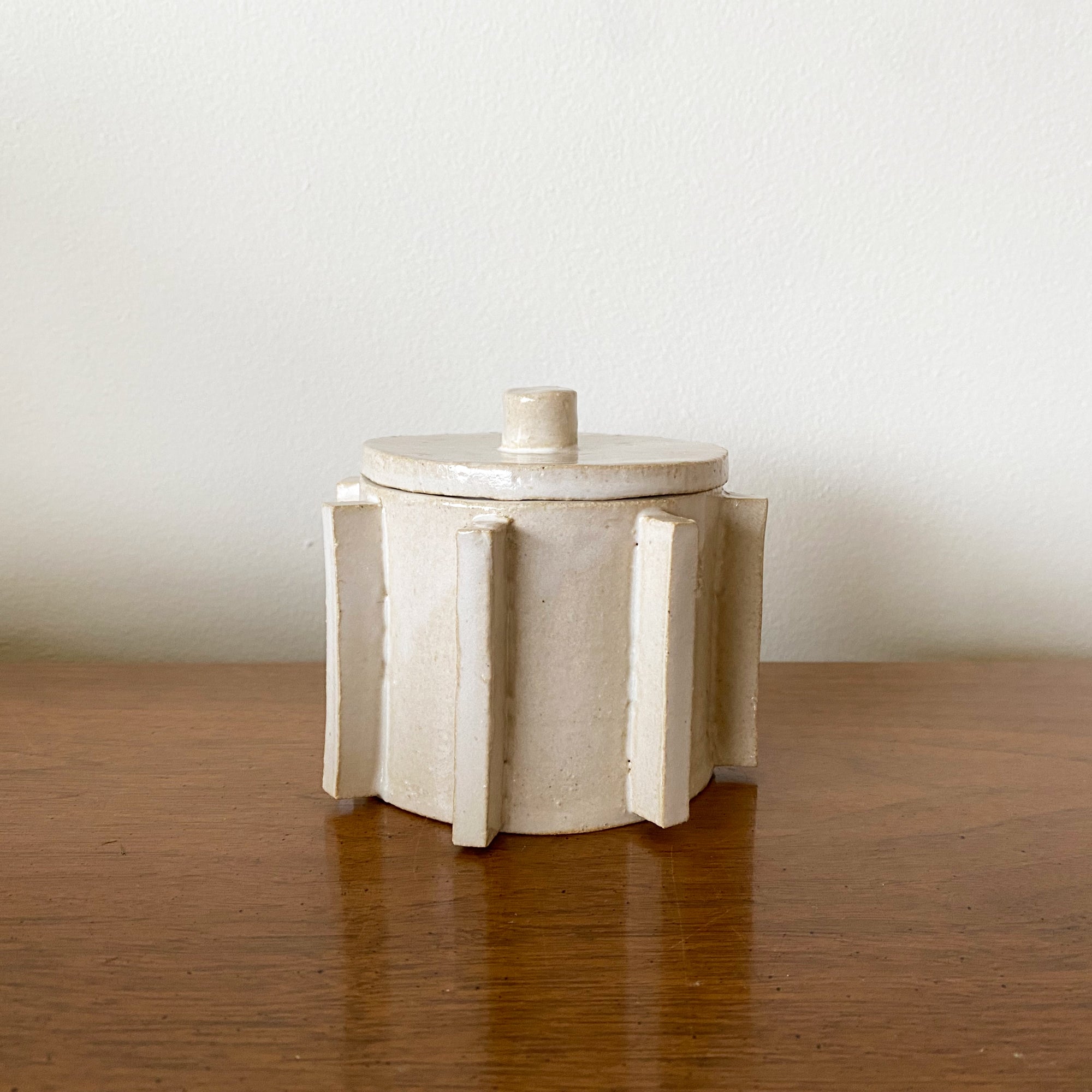 salto-fatribjar-4 Wide Ribbed Jar - Image 1