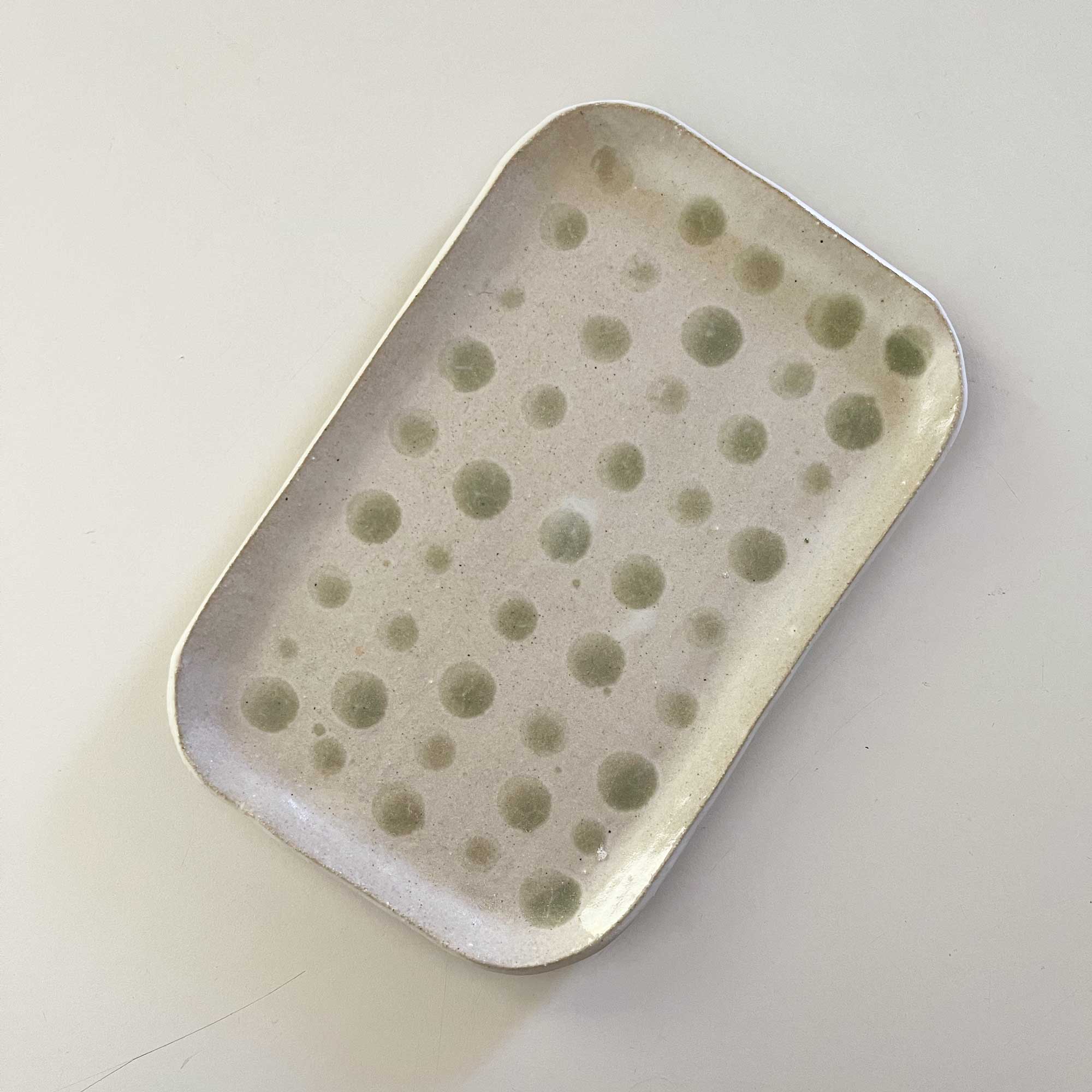 salto-greendots1 Green Polka Dot Tray - Image 1