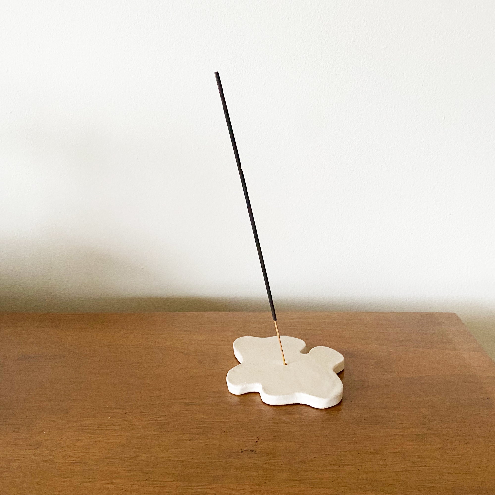 salto-incenselg-5 Lagoon-Shaped Incense Holder - Large - Image 1