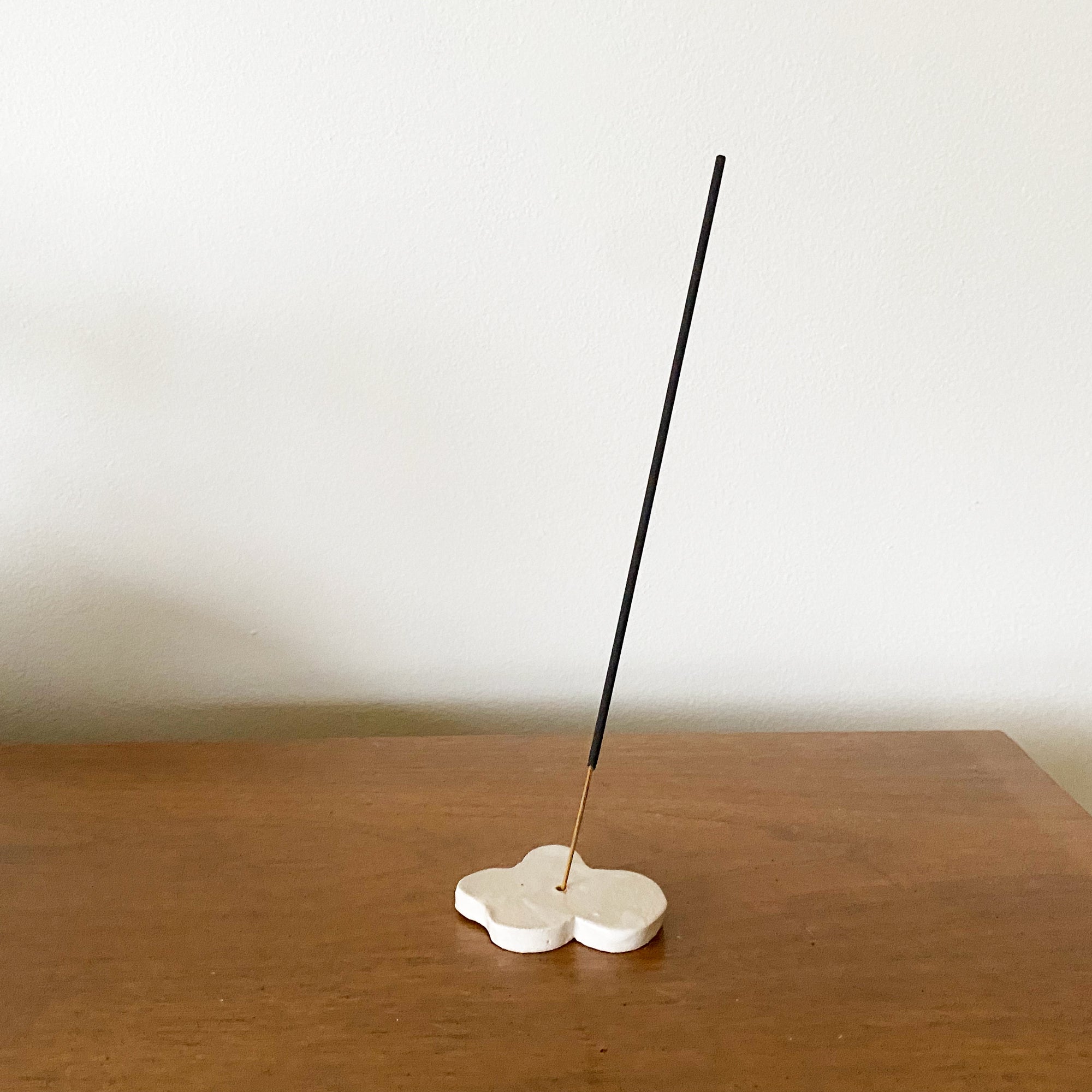 salto-incensesm-5 Lagoon-Shaped Incense Holder - Small - Image 1