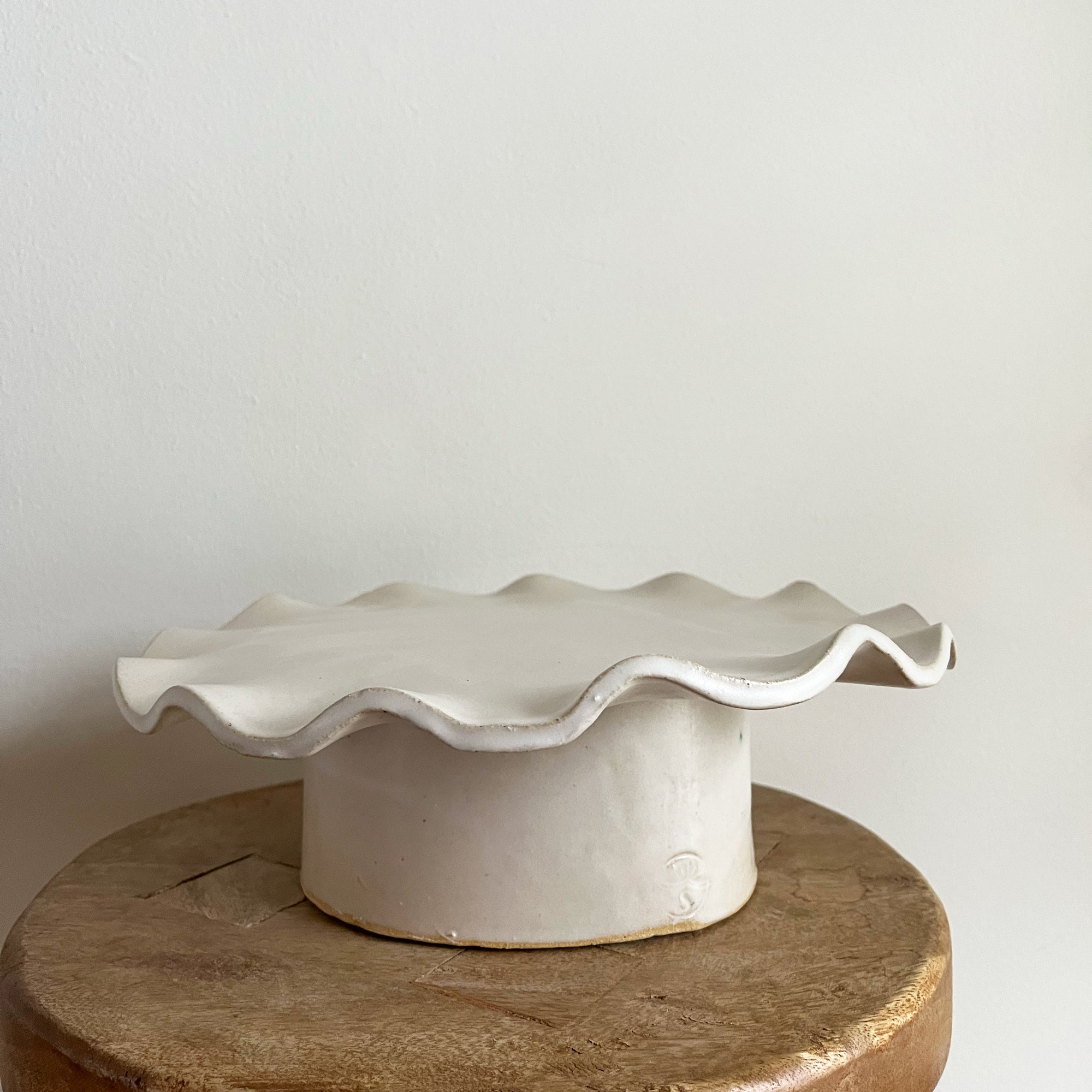 salto-lgruffleped-2 OOPS! Large Ruffle Pedestal Plate - Image 1