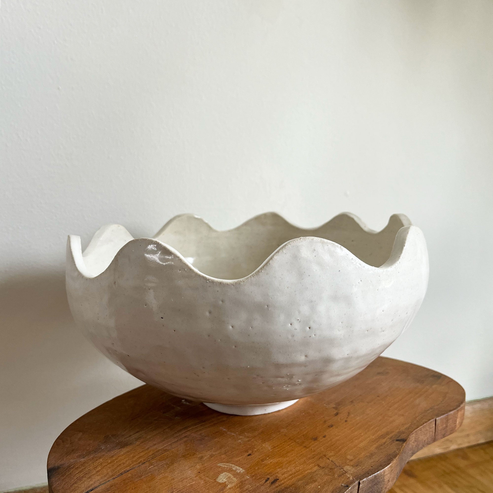 salto-loopybowl3 Large Wavy Edge Bowl - White - Image 1
