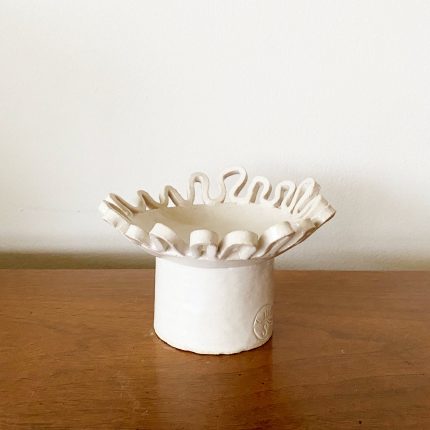 Small Ribbon Edge Pedestal