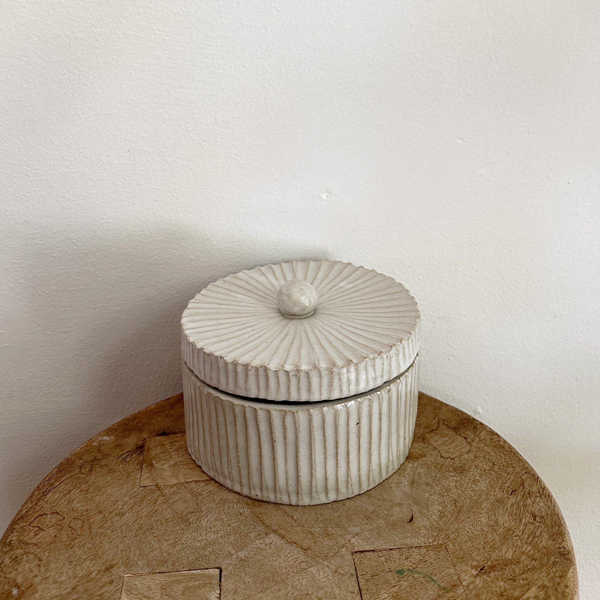 salto-oopsribbedcontainer3_01f64f1e-23fc-4d61-a850-d13ae42fe20a OOPS! Ribbed Container - Image 1