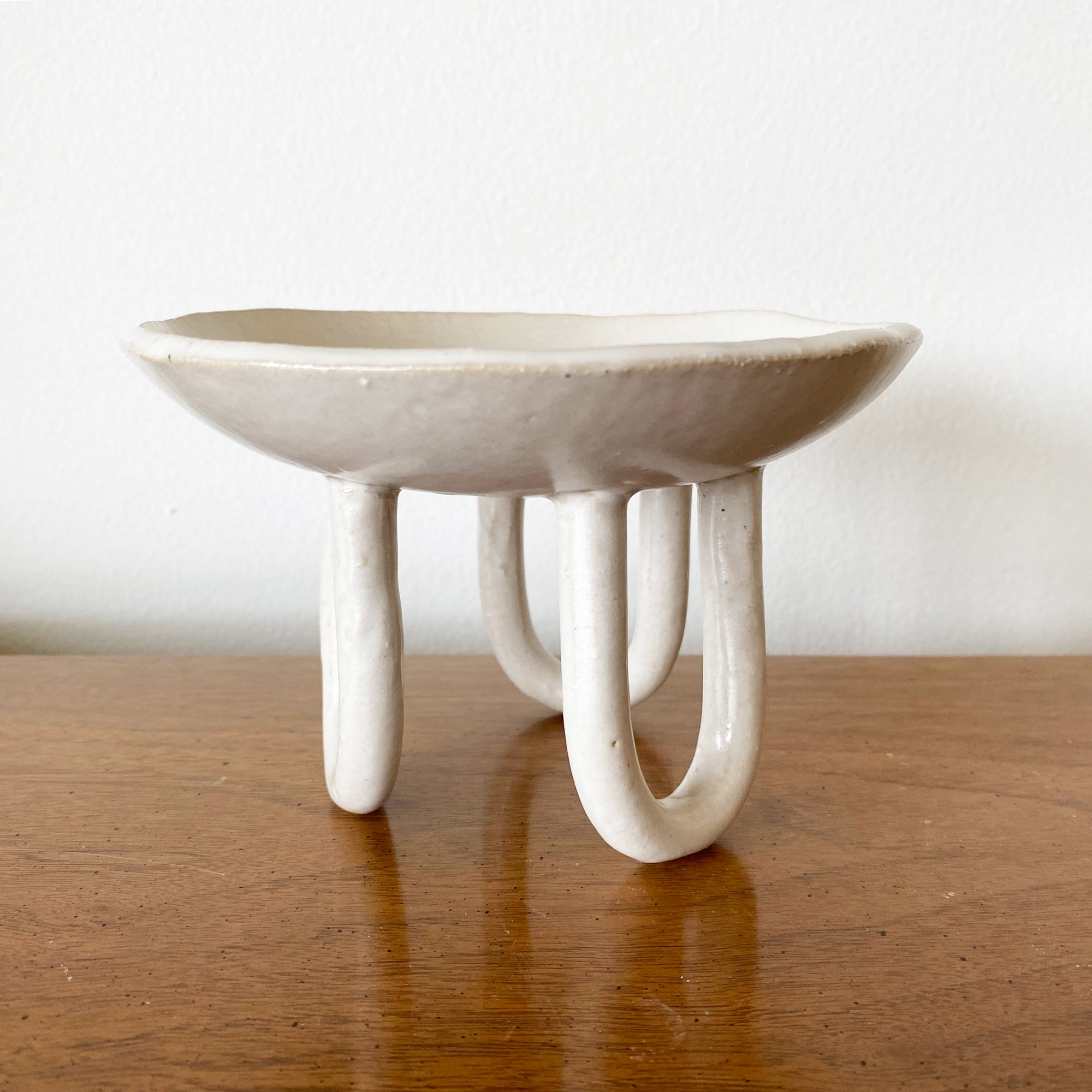 salto-pedestal-hairpins-2 Loopy Legged Pedestal Dish - White - Image 1