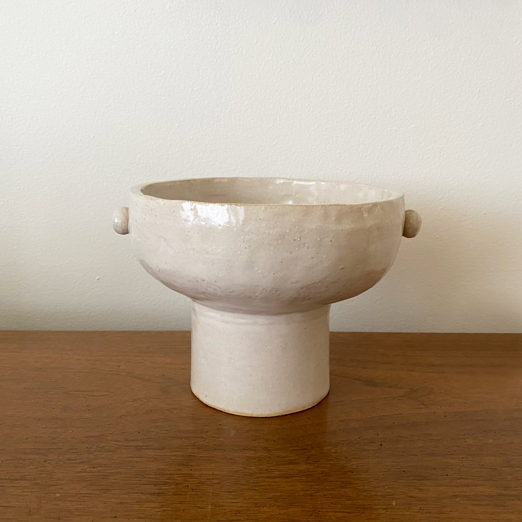 salto-pedknobs-3 Pedestal Bowl with Knobs - White - Image 1