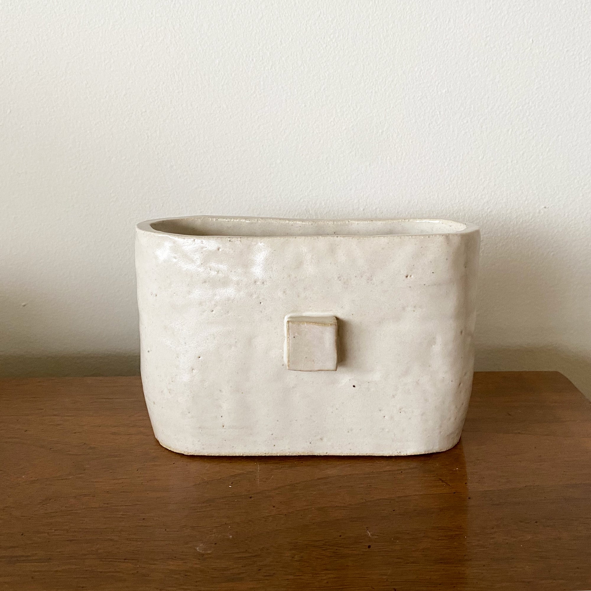 salto-pillvase-square-3 Pill-Shaped Vase with Square - White - Image 1