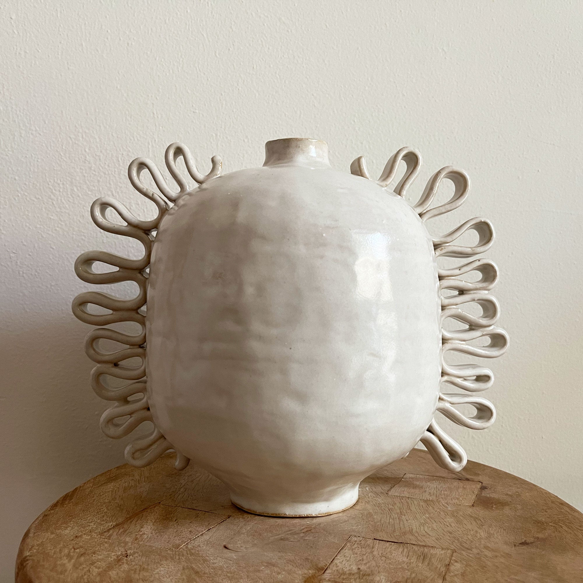 salto-ribbonside2-2 Ribbon Vase #2 - White - Image 1