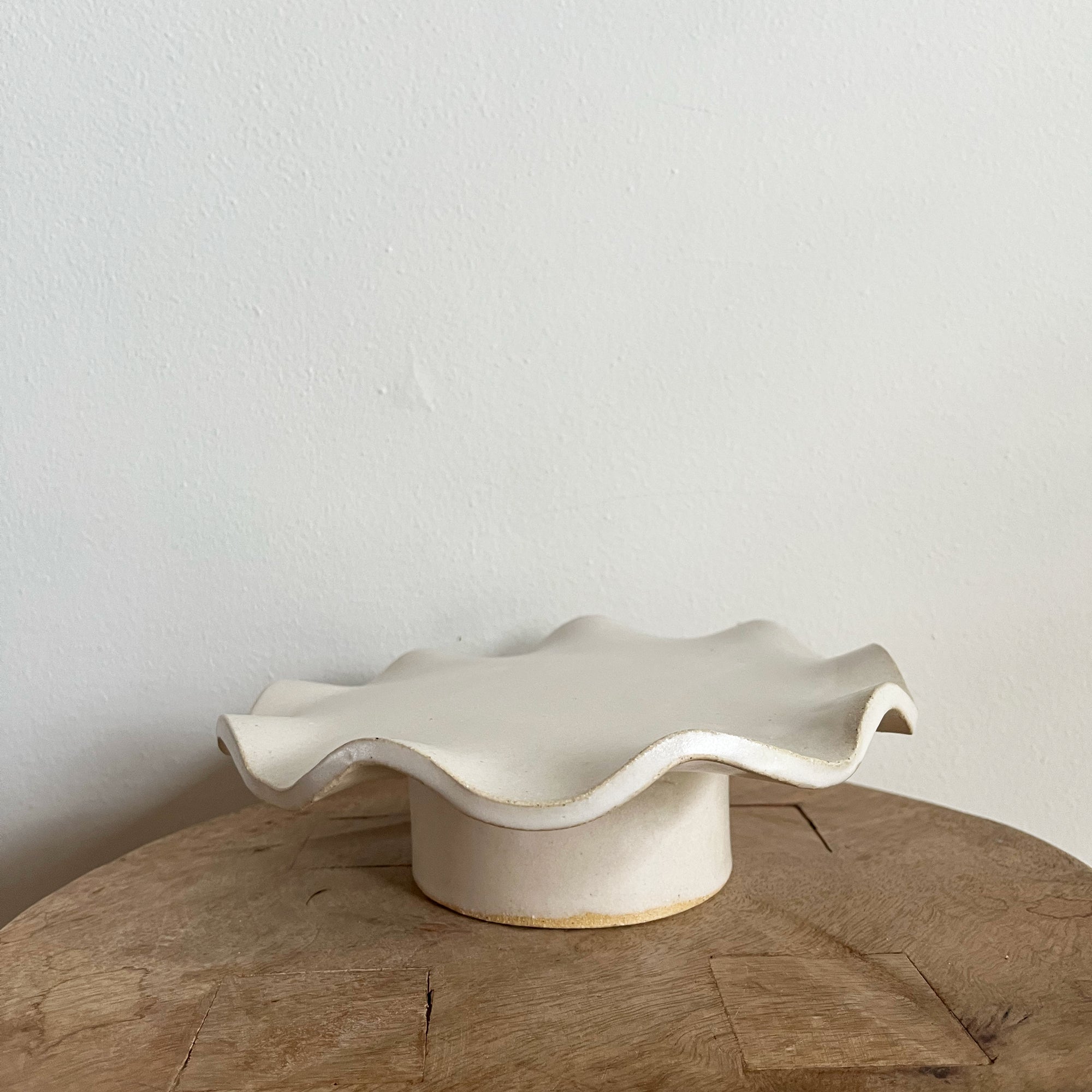 salto-ruffledped2_4d1ca8e7-4cb8-45c1-883f-5ad7d1791f46 OOPS! Ruffle Pedestal Plate - Image 1