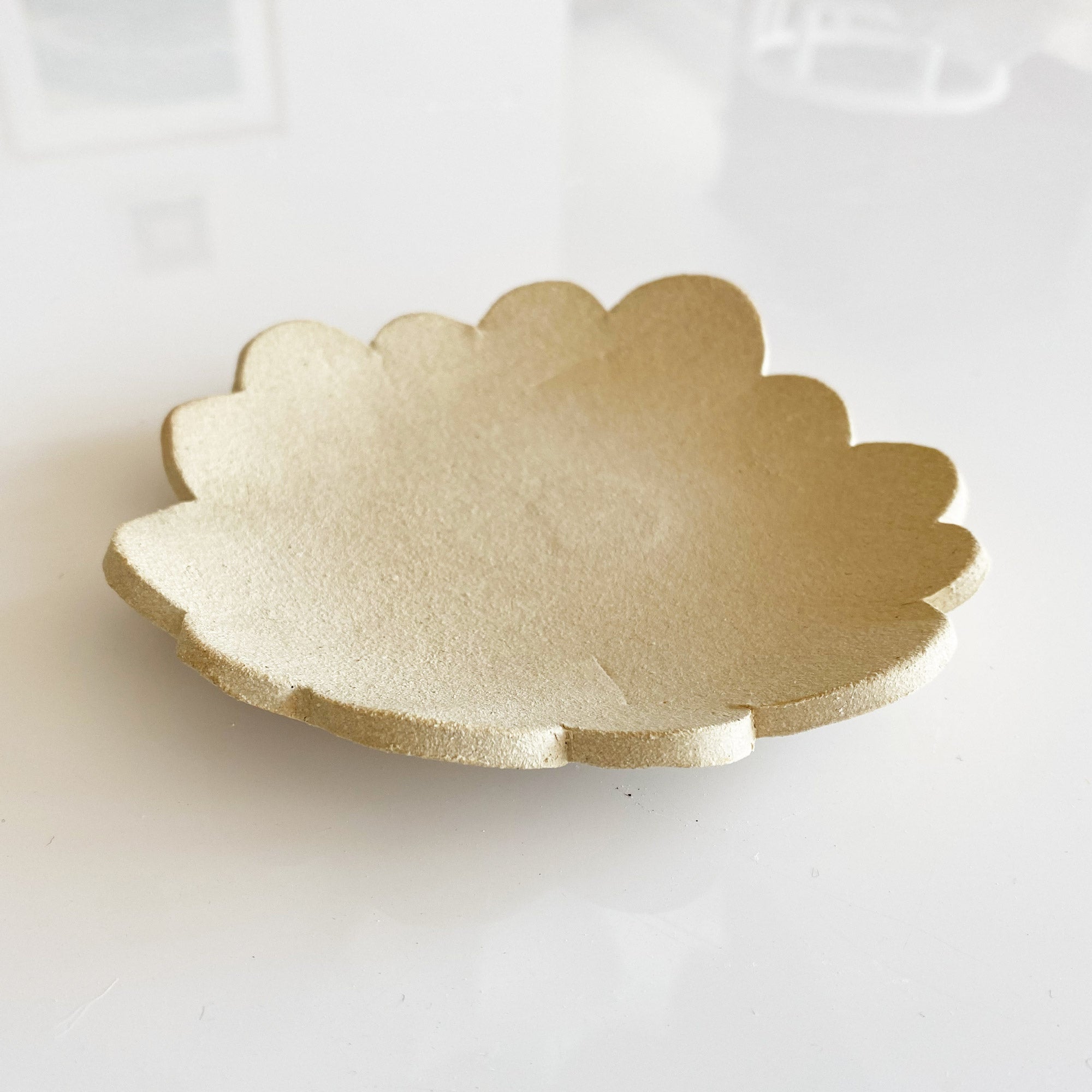 salto-scallopdish1 Irregular Scallop Dish - Natural - Image 1
