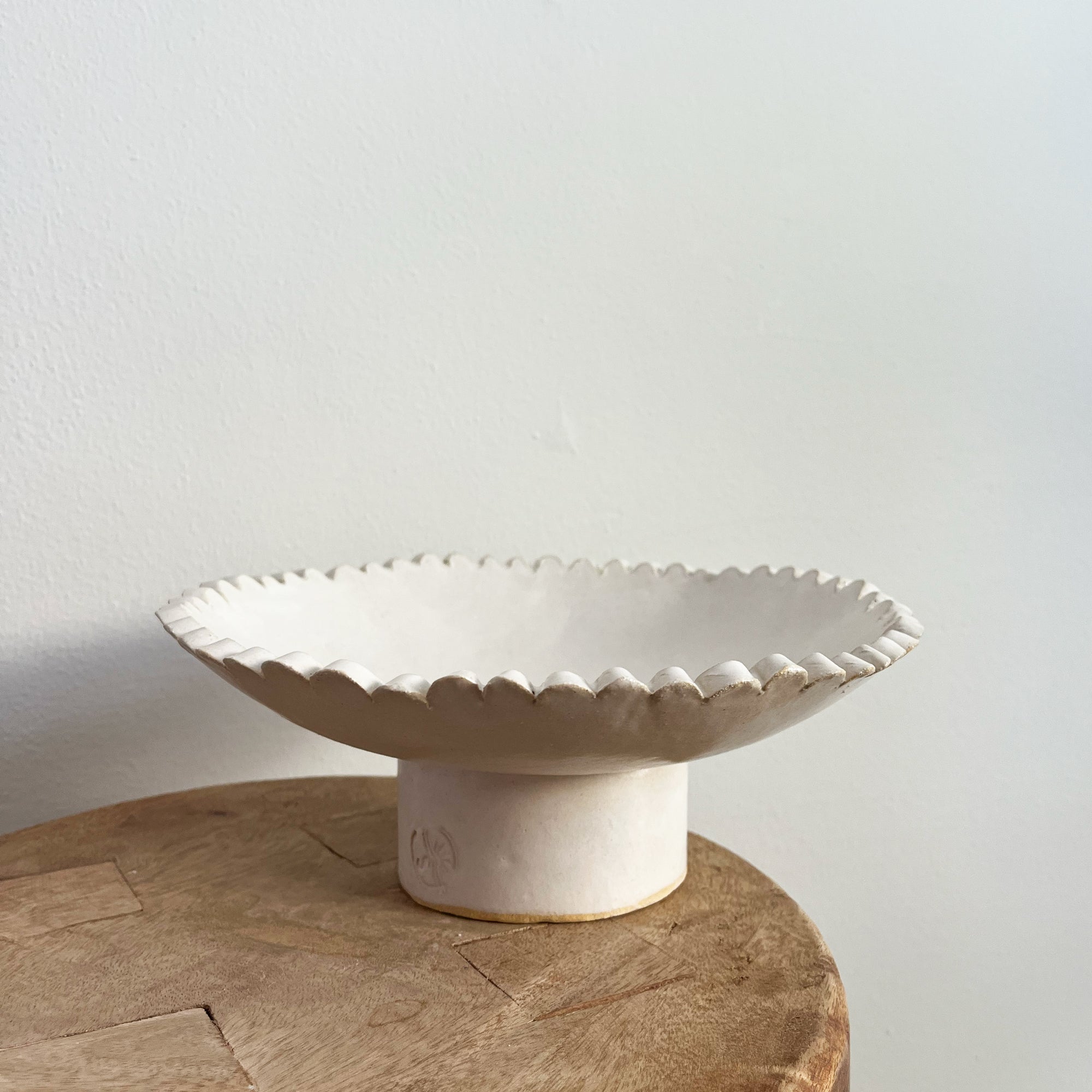 salto-scallopped4 Scalloped Pedestal Bowl - Image 1