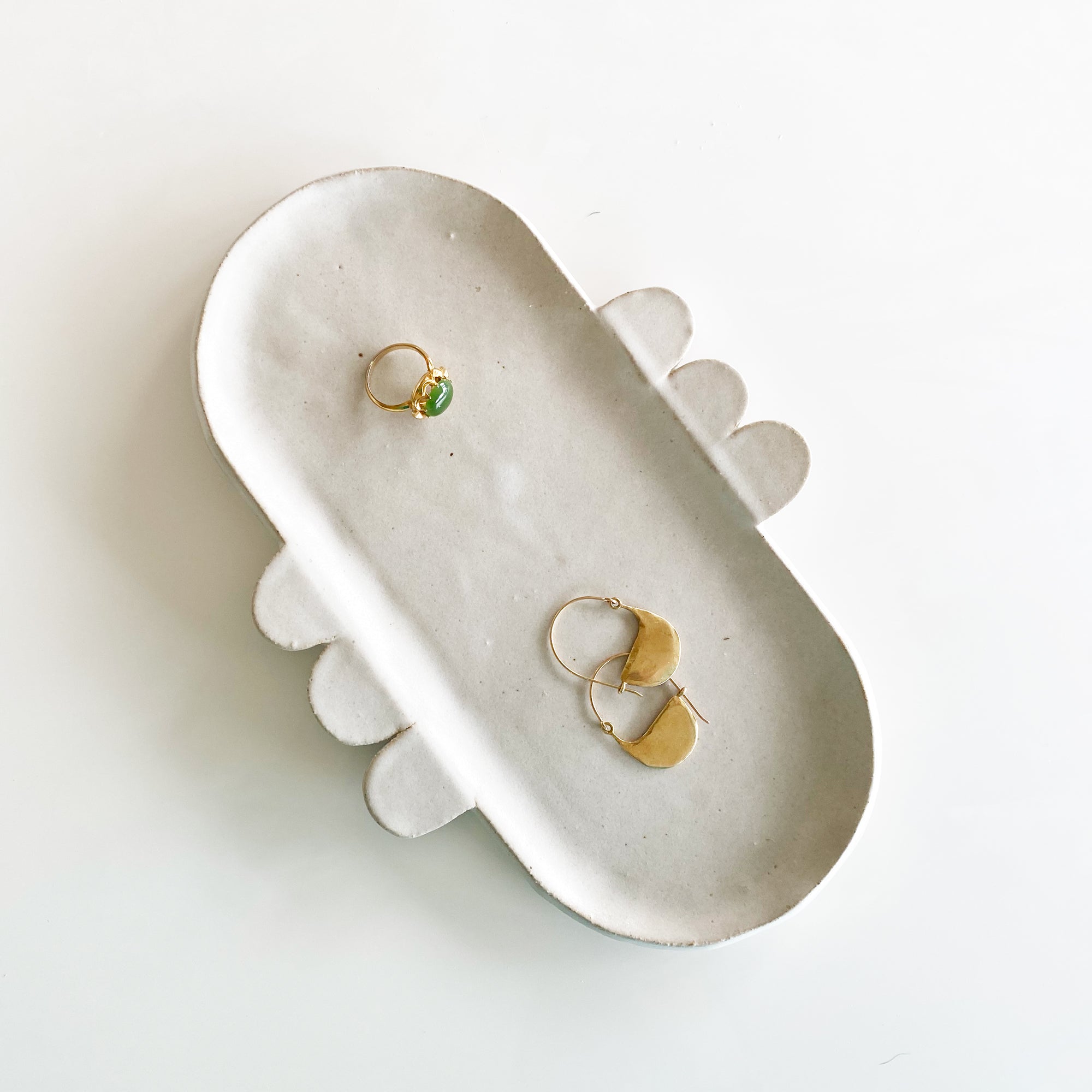 salto-scalloptray-2 Pill Tray with Scallops - White - Image 1