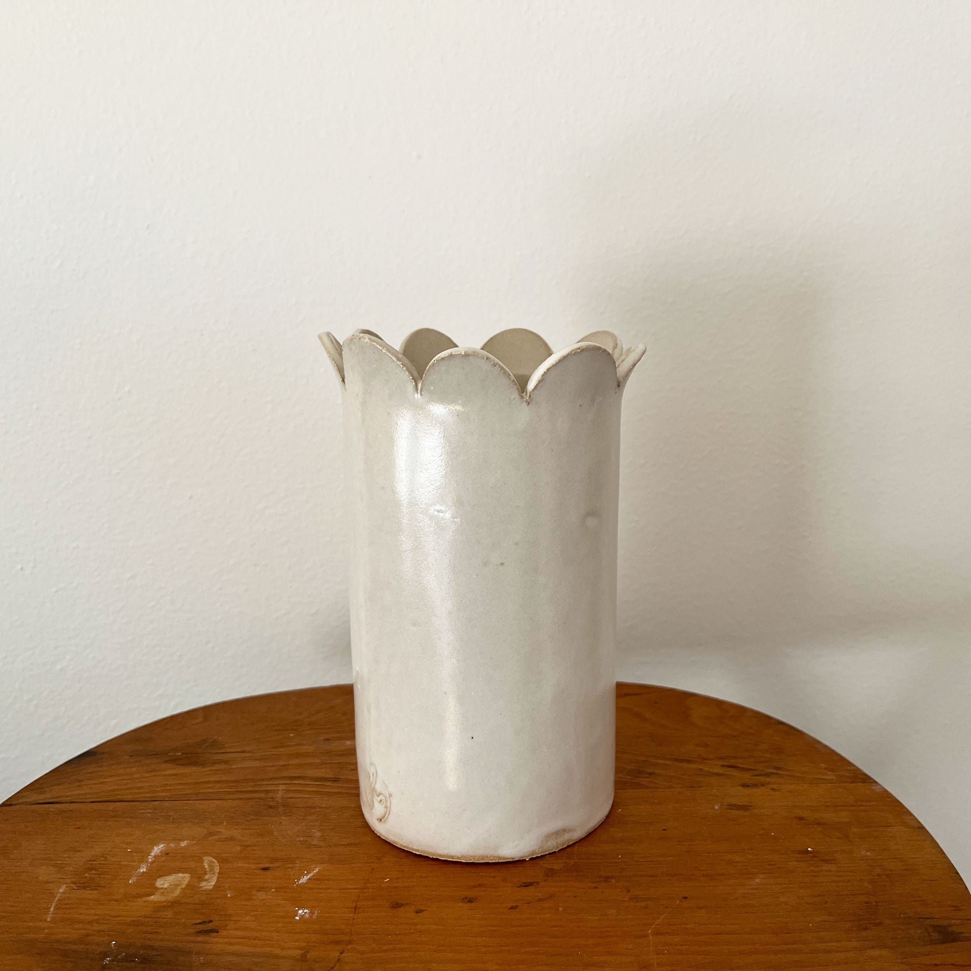salto-scallopvaselg-3_46660cd2-db64-40a2-a373-c1e00a41767d XL Scallop Vase - 10" - Image 1