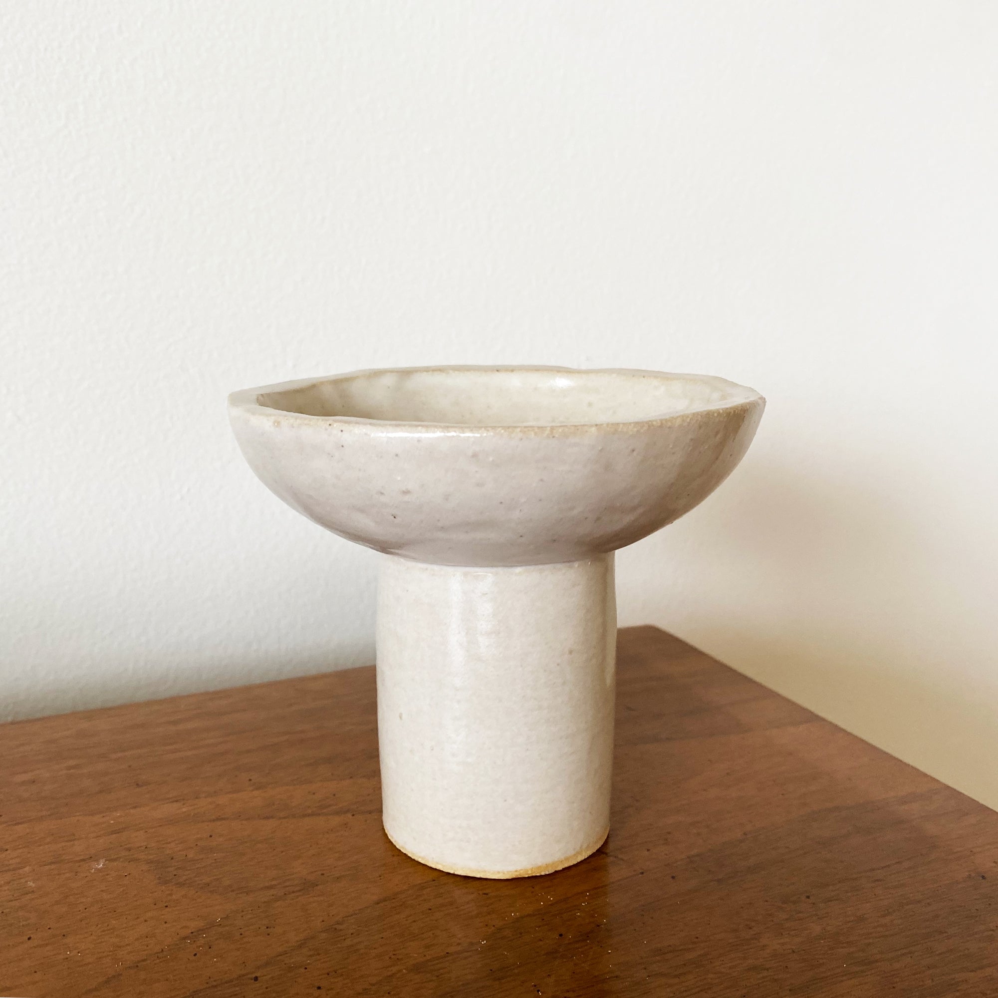salto-simpleped-3 Simple Pedestal Bowl - White - Image 1