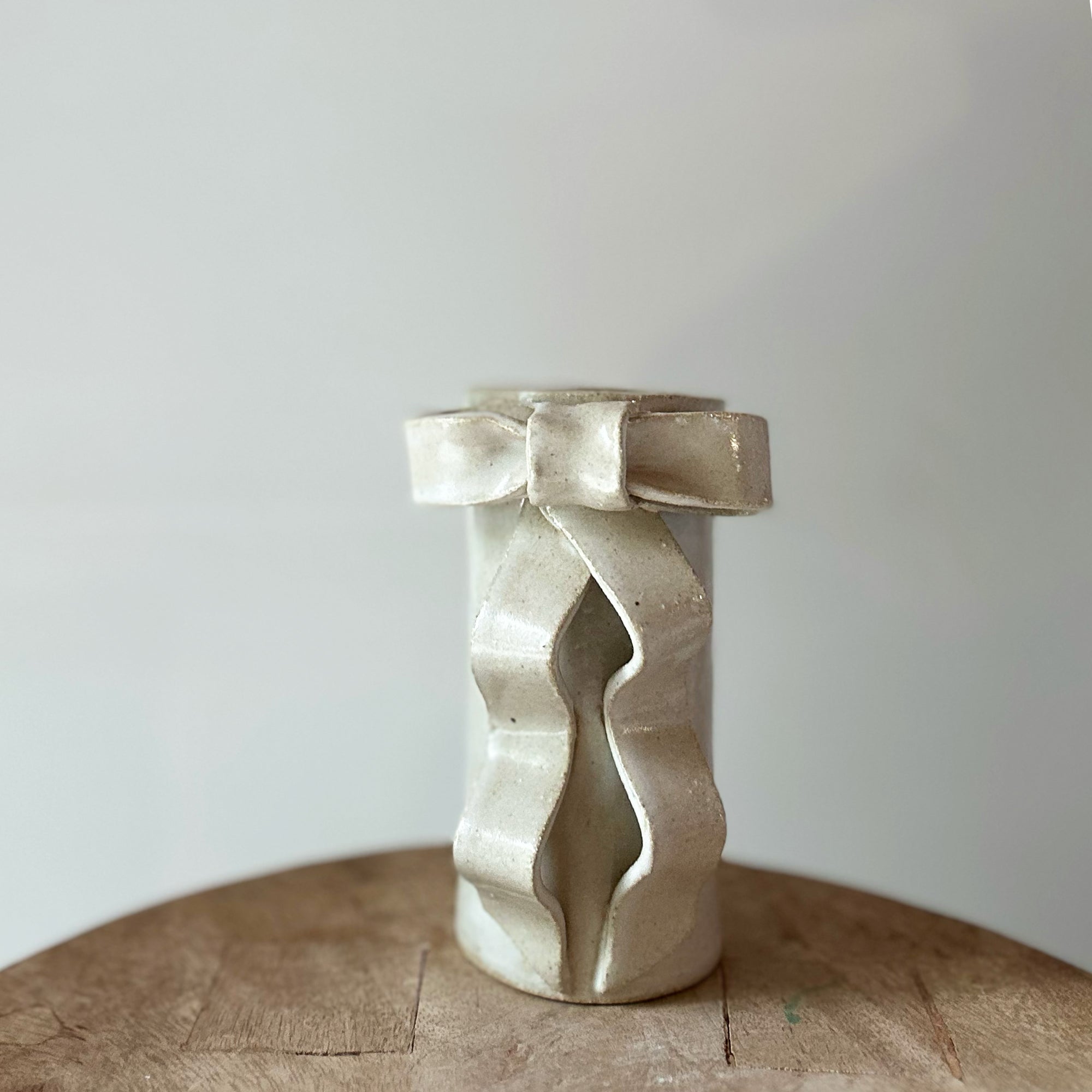 salto-smallbowvase3_e61d643f-4e63-47a4-882a-3713c832a056 OOPS! Ribbon Bow Vase - Image 1