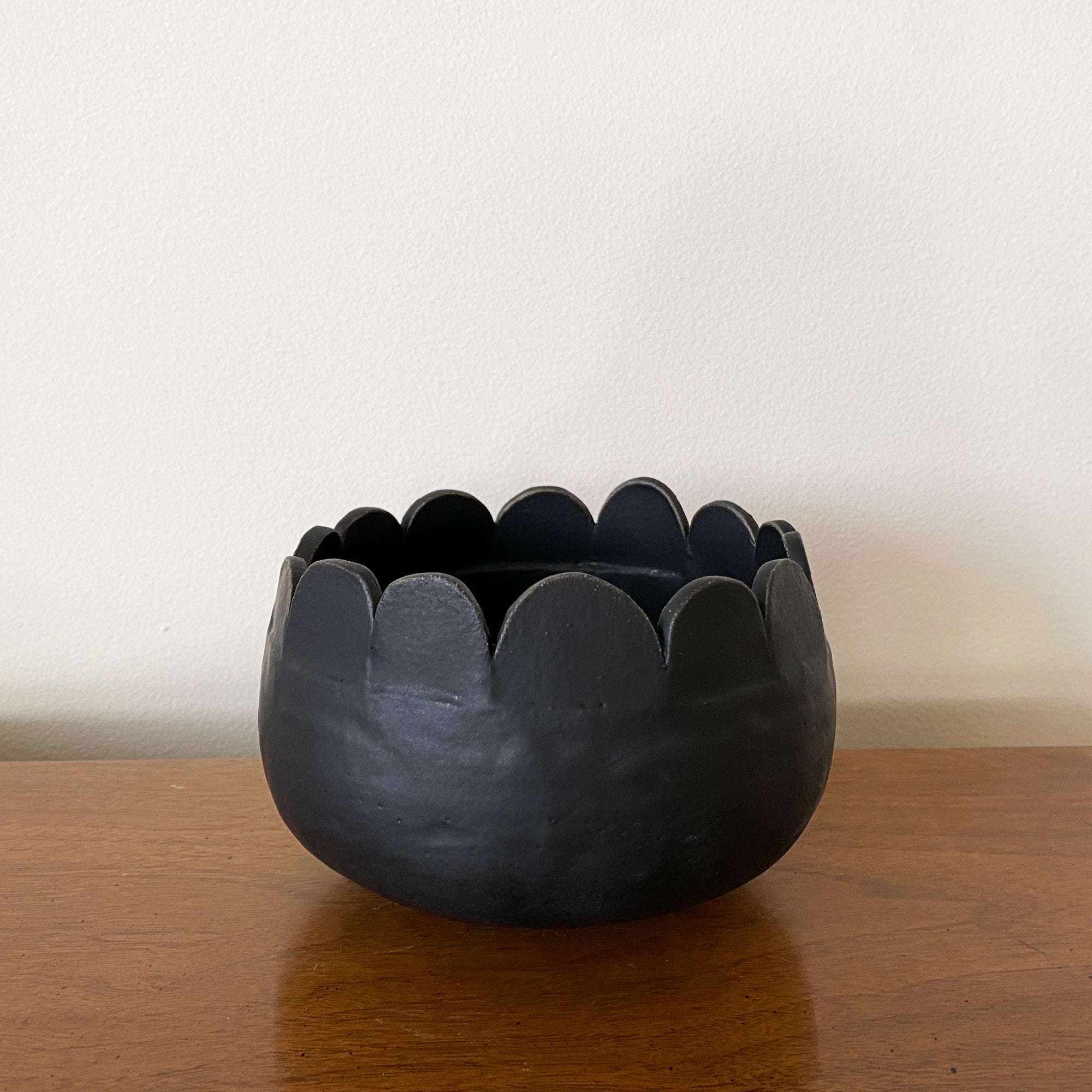 salto-smscallop-blk4 Scallop Bowl - Small Black - Image 1