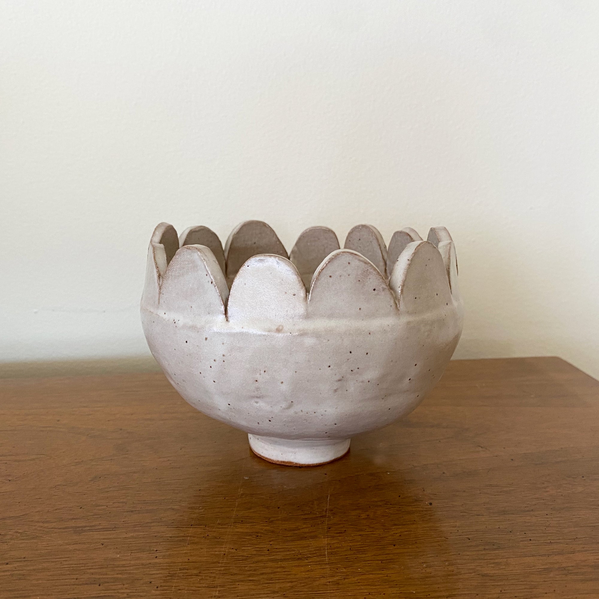 salto-smscallopfreckle3 Small Scallop Bowl - White Freckle - Image 1