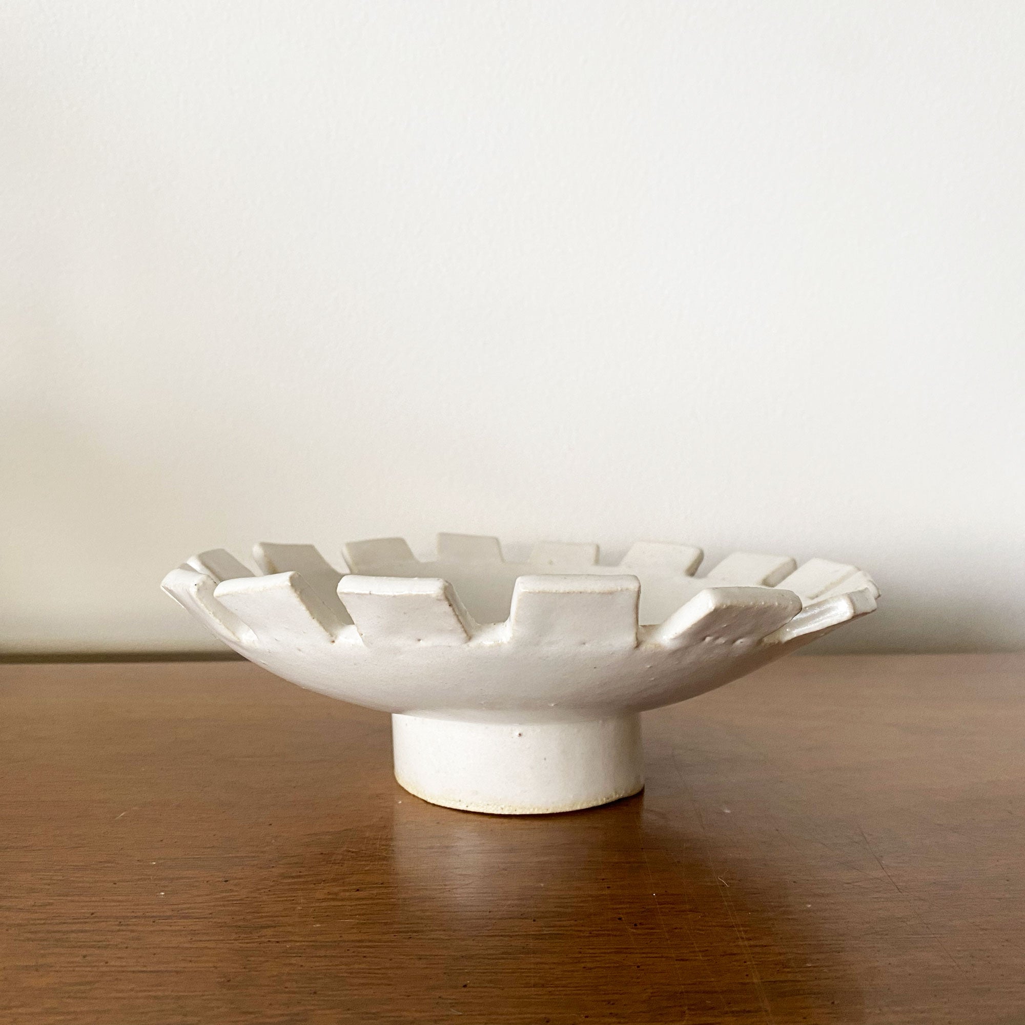 salto-squaresped-1 Squares Pedestal Plate - White - Image 1