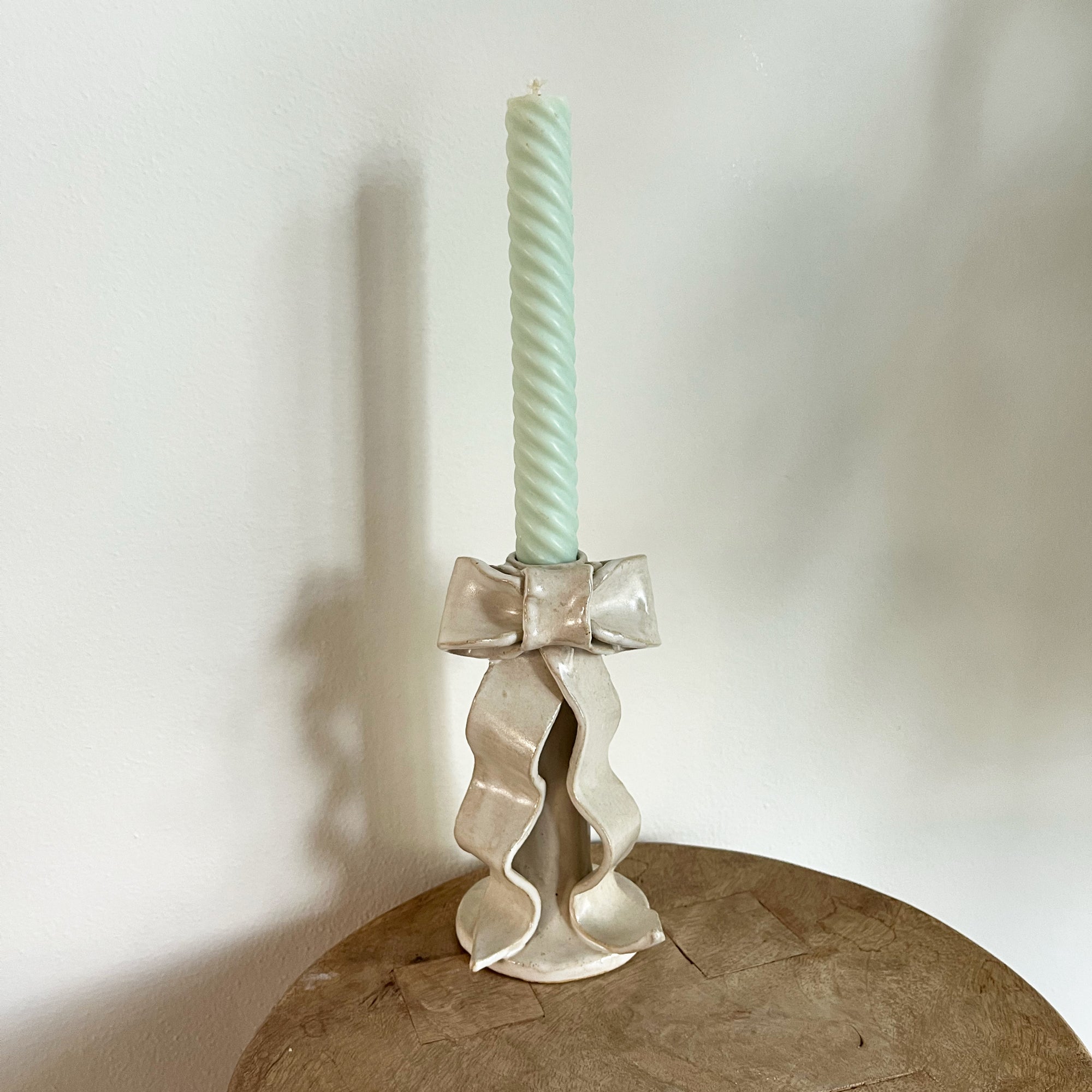 salto-tallribboncandle2 Tall Ribbon Bow Candlestick Holder - Image 1