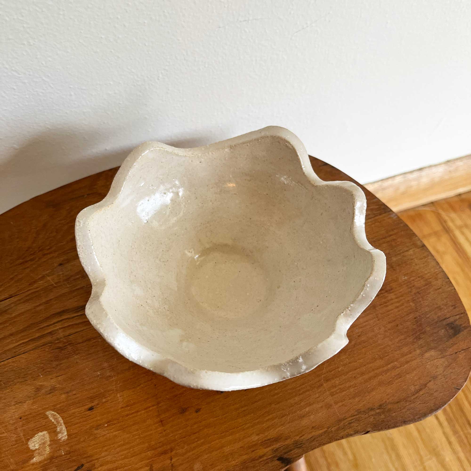 salto-tinywaves2 Wavy Top Bowl - White - Image 1