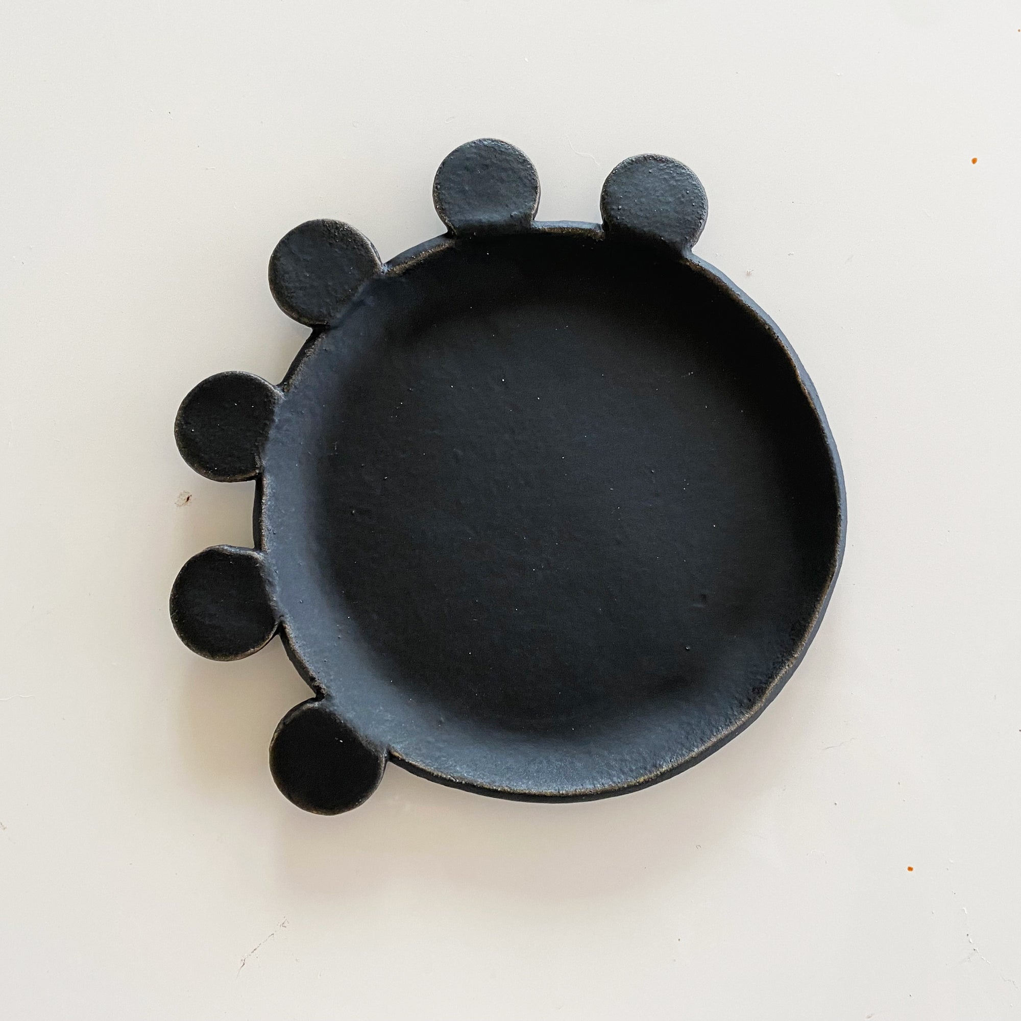 salto-tray-blackdoublecirlces-1 Circle on Circles Tray - Black - Image 1