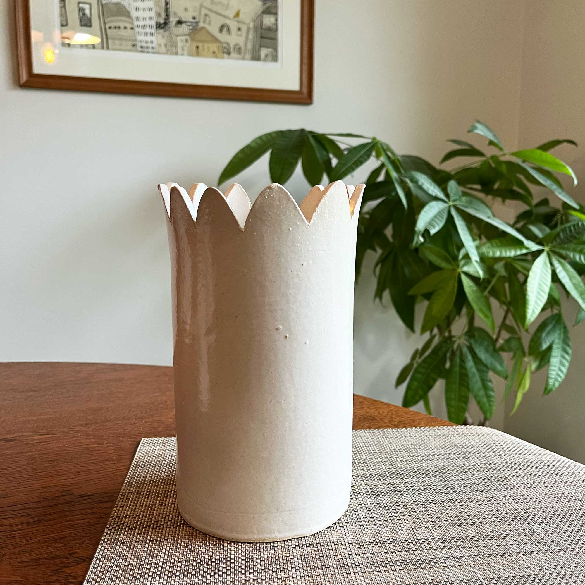salto-tuliptop-3 Large Tulip Top Vase - White - Image 1