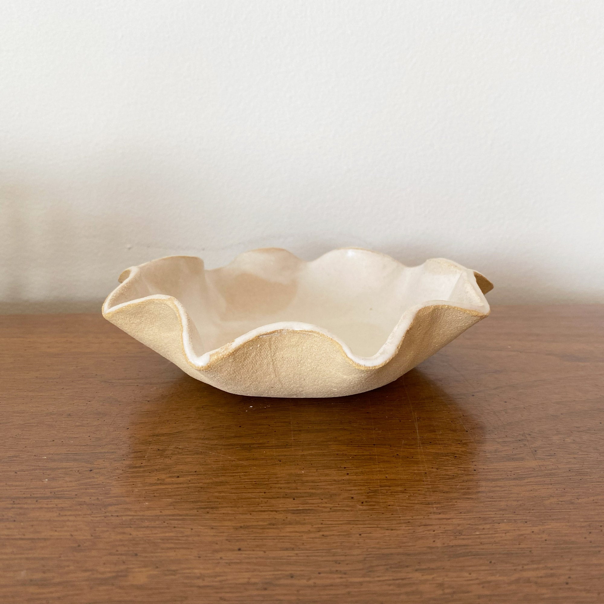 salto-wavybowl1 Ruffle Dish - White - Image 1