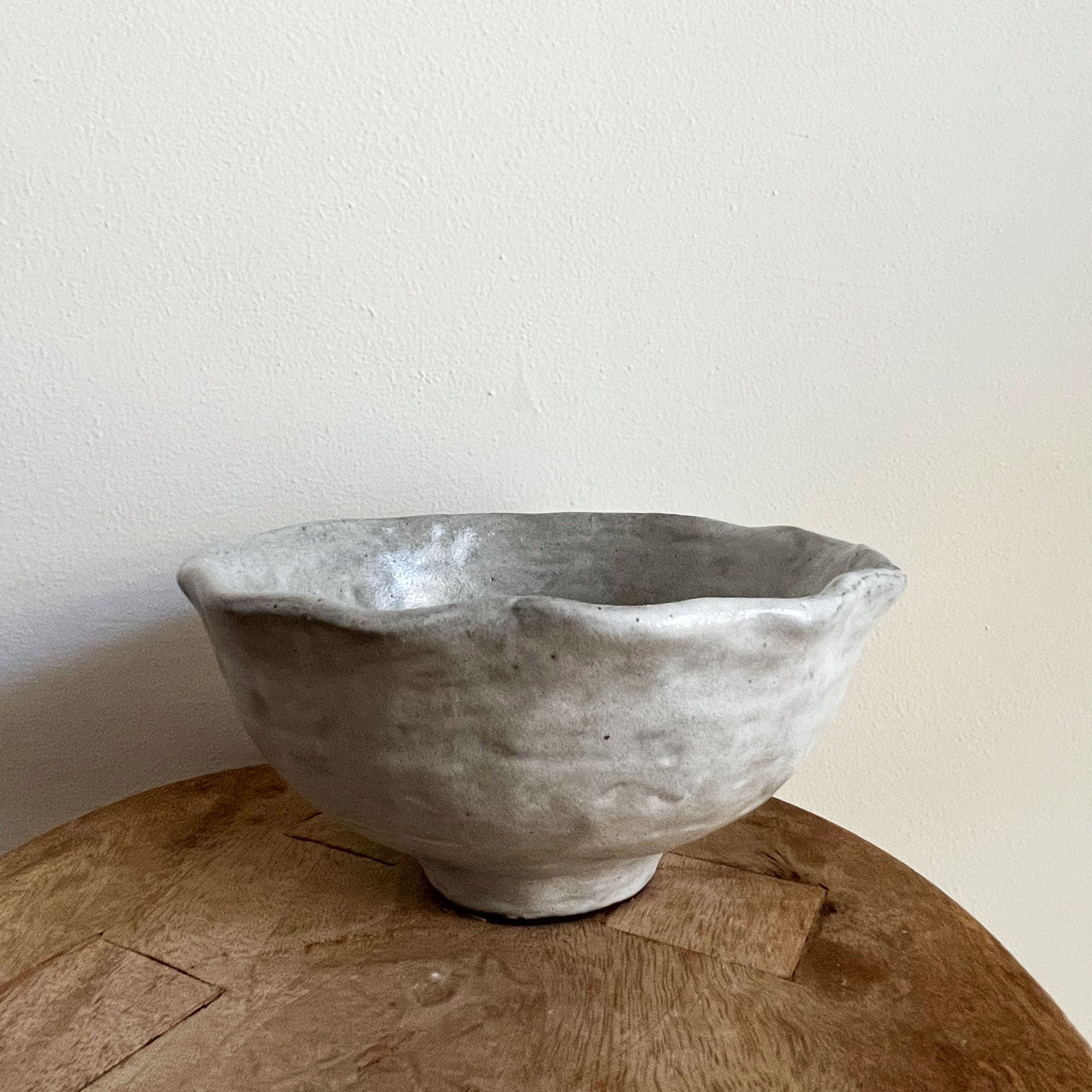 salto-wavyedge-grey-2 Ruffle Edge Bowl - Grey - Image 1